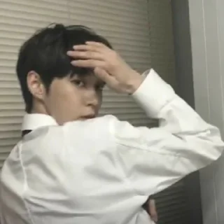 Sticker from doyoung reaction；@honeypies