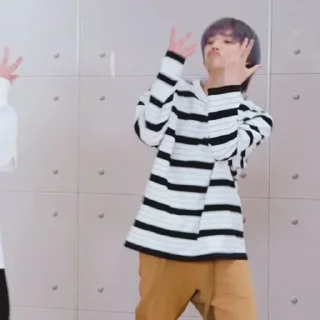 Sticker from lee taeyong meme @stikermemeidolkpop