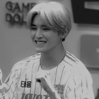 🎮 emoji 𝐓𝐀𝐄𝐘𝐎𝐍𝐆 𝐁𝐘 @NOTY0URCAY Telegram sticker 17 of 24