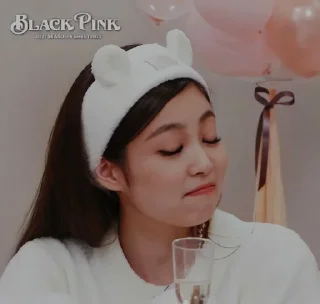🧃 emoji Jennie Telegram sticker 21 of 35