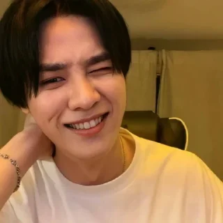 🦅 emoji Qian Kun by @stickernct Telegram sticker 24 of 30