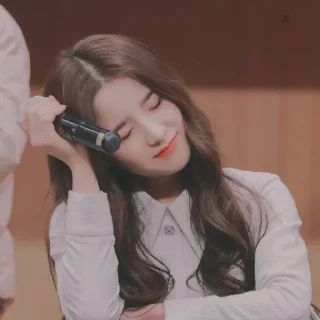 😴 emoji Heejin by 🥑 Telegram sticker 8 of 15