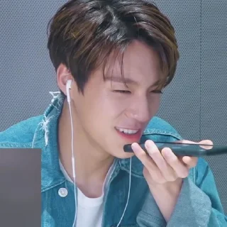 🤨 emoji Lee Jeno by : @gifjenonct Telegram sticker 5 of 18
