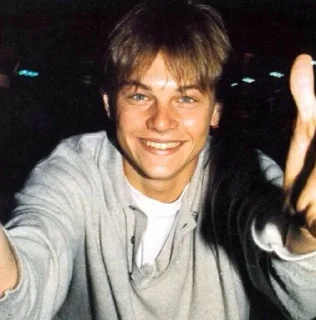 😁 emoji Leo Dicaprio 90s @AnimeOcean_GiFs Telegram sticker 22 of 50