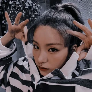 Sticker from yeji itzy dark by @Celineatha @RAYN_JAR