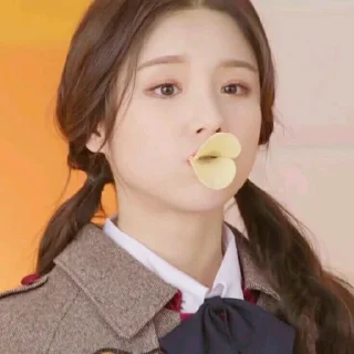 🙈 emoji Heejin soft // @VINKHA Telegram sticker 7 of 14