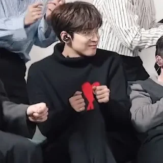 🐾 emoji Wonwoo The Kelly Clarkson Show BEHIND Telegram sticker 7 of 21