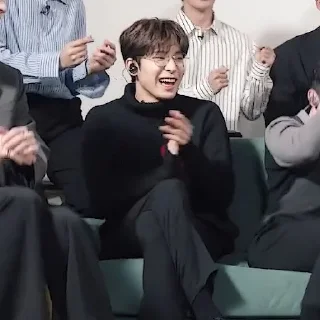 🐾 emoji Wonwoo The Kelly Clarkson Show BEHIND Telegram sticker 6 of 21