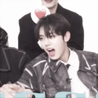 Sticker from 𝐇𝐀𝐍 𝐘𝐮𝐣𝐢𝐧 @Vioxxmw