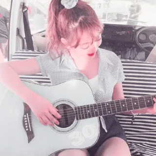 🎸 emoji ⋆ park jihyo ⋆ @pradaskirts Telegram sticker 20 of 30