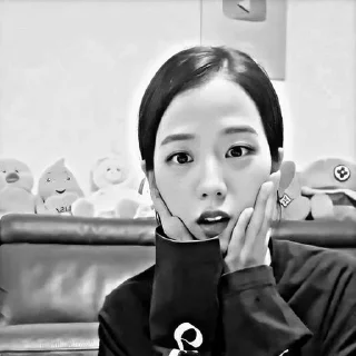 Sticker from ➳꒰ jisoo blackpink ꒱ 🕊✿*ﾟ-⎙ @vanmeraeditss