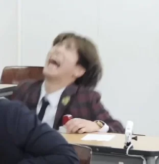 🥴 emoji Gua ganteng diam Telegram sticker 23 of 27