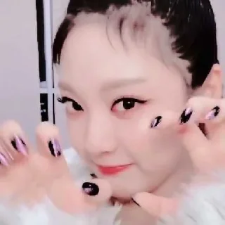 Sticker from ningning αꫀspα ⋆ @O95BBYRIN