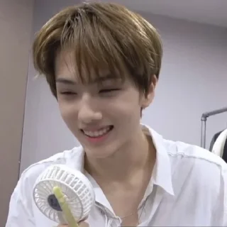 Sticker from Park Jisung // @GRUNGEANIEXITY