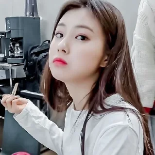 🤝 emoji @ekspedisi as hyewon ✦ Telegram sticker 17 of 23