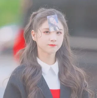 Sticker from Heejin | by : @Tikelnysun