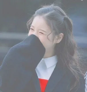 Sticker from Heejin | by : @Tikelnysun