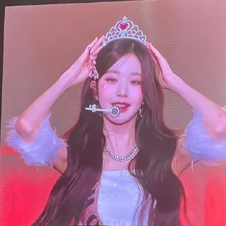 👑 emoji Wonyoung Telegram sticker 21 of 29