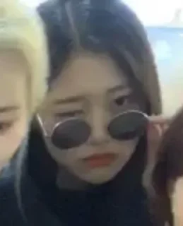 😘 emoji Wonyoung Telegram sticker 22 of 40