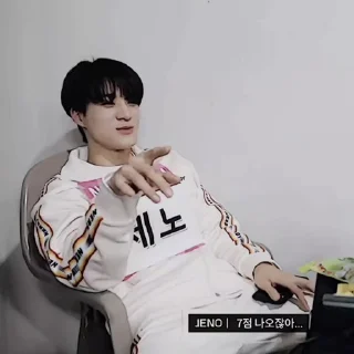 🦮 emoji Jeno - 01 [ @KOMPLEKGIF ] Telegram sticker 8 of 46