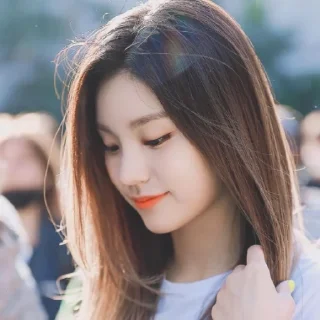 Sticker from ✎ᝰ┆Yeji itzy ꒰ ❛ @mengulangkisah ❜ ꒱
