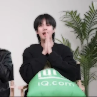 Sticker from biu soft >•< by @stickerskinnporsche