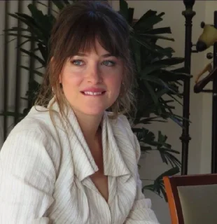 😬 emoji @stickersbag 💖Dakota Johnson 🧚‍♀ Telegram sticker 10 of 69