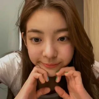 🥰 emoji lia itzy by @ayhomepack Telegram sticker 24 of 26