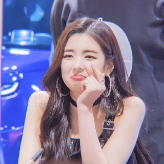 🧞‍♀ emoji lia itzy by @ARTHCMIST Telegram sticker 5 of 15