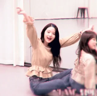 🌷 emoji JANG WONYOUNG by @madmotha 🌷 Telegram sticker 5 of 26