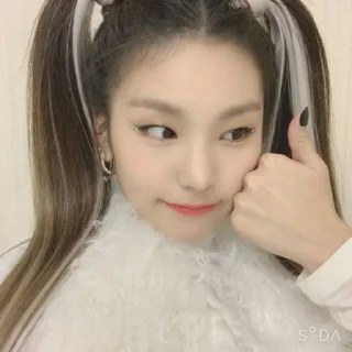 🌻 emoji ✎ᝰ┆Yeji itzy ꒰ ❛ @mengulangkisah ❜ ꒱ Telegram sticker 9 of 30