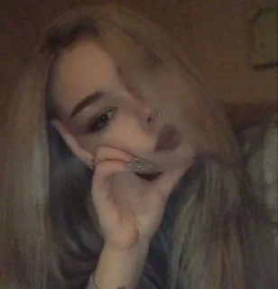 Sticker from Qᴛ's @XTYLISH_BABE