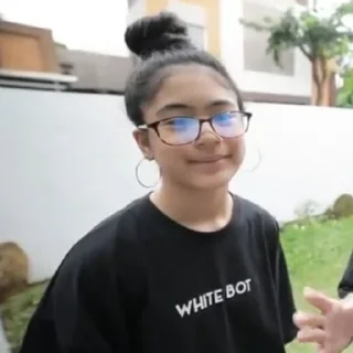 Sticker from niana guerrero🌷
