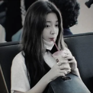 Sticker from ㄔ꧇ YERI @NOTY0URCAY