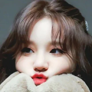 💗 emoji ⌗ Yuqi by : @stickernct Telegram sticker 3 of 25