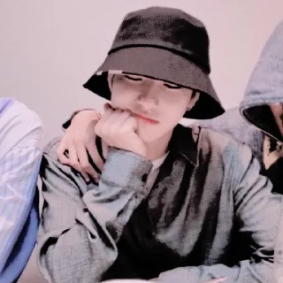 Sticker from ◜huang renjun ! ─ @petualangcilik