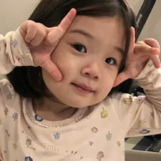 Sticker from 小孩表情包点击 @shayudidibiaoqing