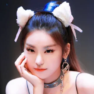 Sticker from ✎ᝰ┆Yeji itzy ꒰ ❛ @mengulangkisah ❜ ꒱