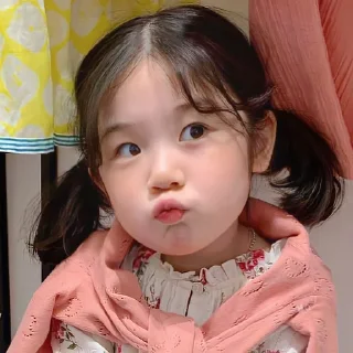 😘 emoji 小孩表情包点击 @shayudidibiaoqing Telegram sticker 11 of 56
