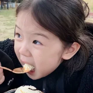 😋 emoji 小孩表情包点击 @shayudidibiaoqing Telegram sticker 12 of 56