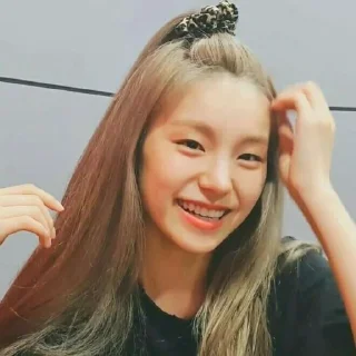 🦚 emoji hwang yeji @paketpuan Telegram sticker 18 of 101