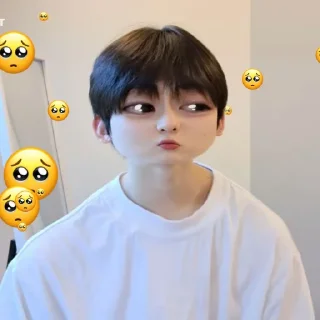 🥺 emoji ≛ 𝘴υ‌ꬻⱺⱺ @zrylly ≛ Telegram sticker 8 of 36