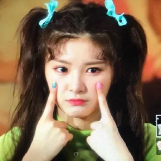 Sticker from 🧚‍♀️:: yiren | @ngeuwu