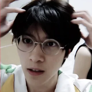 Sticker from hendery @APLAEPEIDI