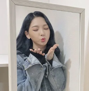 💘 emoji Yoo Karina V2 @stickernct Telegram sticker 12 of 54