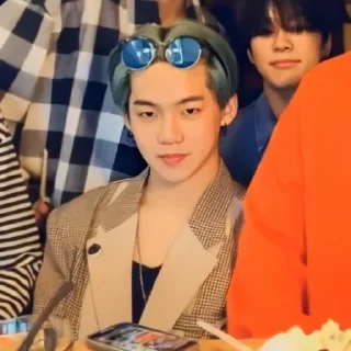 😎 emoji Choi hyunsuk punya @kakigurita Telegram sticker 12 of 60