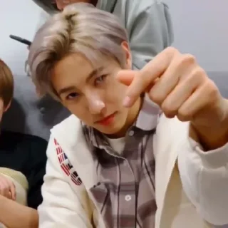 🫰 emoji @iDarrean as Huang Renjun Telegram sticker 24 of 81