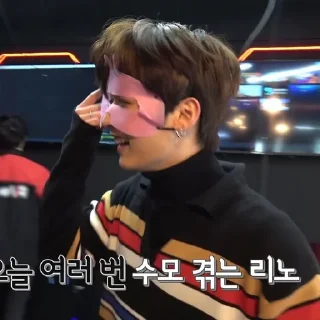 🎬 emoji StrayKids's LeeKnow by @L0STARIESS Telegram sticker 23 of 65
