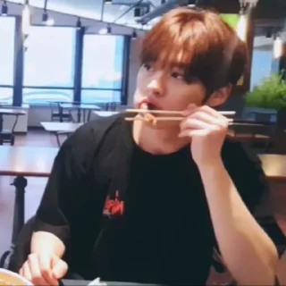 🎬 emoji StrayKids's LeeKnow by @L0STARIESS Telegram sticker 6 of 65