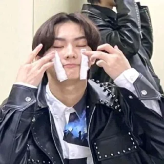 😭 emoji Jungone. @uwonniee_bbot Telegram sticker 18 of 32
